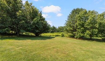 220 Island Dr, Middletown, RI 02842