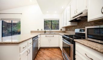 1952 Buckskin Gln, Escondido, CA 92027