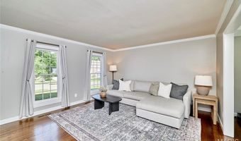 1093 Del Ebro Dr, Ballwin, MO 63011