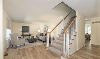 716 Reinke Rd, Ballwin, MO 63021
