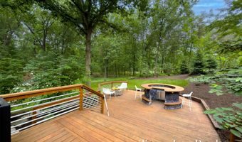 410 Greentree Ln NE, Ada, MI 49301