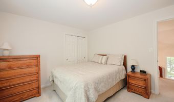 48 Essex Rd, Bedford, NH 03110