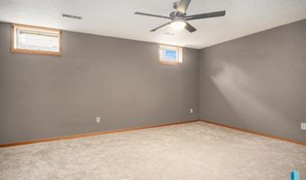 1601 E Keystone Dr, Brandon, SD 57005