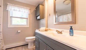 14 Wenscott Ln, North Providence, RI 02904