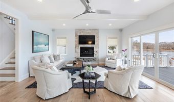 1040 Buttonwoods Ave, Warwick, RI 02886