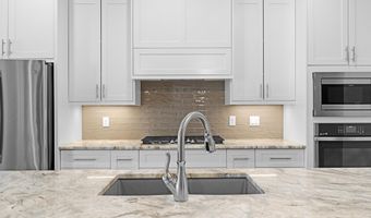 7901 S Shoreline Blvd, Benton, AR 72019