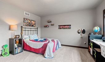 1013 HARVEST Trl, Appleton, WI 54913