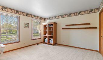 1045 Helen Dr, Algonquin, IL 60102