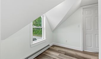38 Newbury St, Auburn, ME 04210
