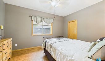 605 S Palmer Dr, Brandon, SD 57005