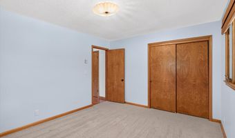 1635 Oak Dr, Aurora, MO 65605