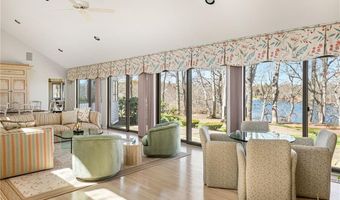 125 Woodruff Ave, Narragansett, RI 02882