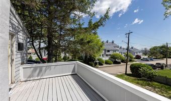 16 Courtway St, Narragansett, RI 02882
