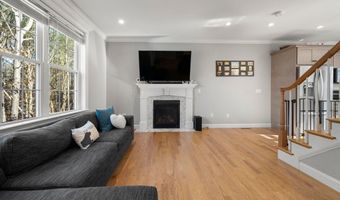 24 Lynn Dr, Attleboro, MA 02703