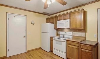 818 N Houston St, Adrian, MO 64720
