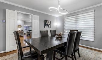 1128 HALESWORTH Dr, Rockville, MD 20854
