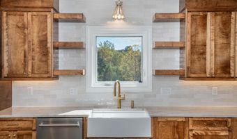 953 High Rd, Berlin, CT 06037