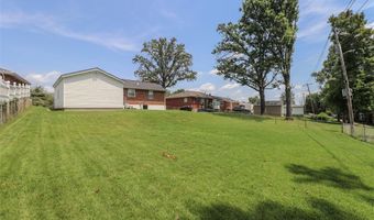 8932 Ione Ln, Affton, MO 63123