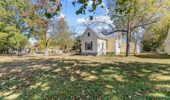 904 S Oak Ave, Aurora, MO 65605