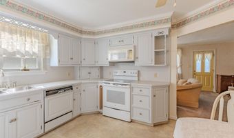 35 Maple Ave, Villas, NJ 08251