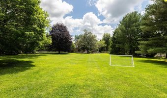 8809 SAUNDERS Ln, Bethesda, MD 20817