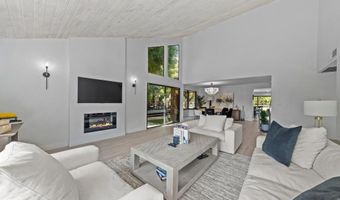 20 Lake Helix Dr, La Mesa, CA 91941