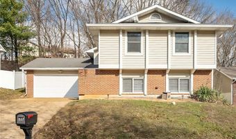 537 Treetop Village Dr, Ballwin, MO 63021