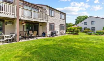 30 Sweet Meadow Ct 15, Narragansett, RI 02882