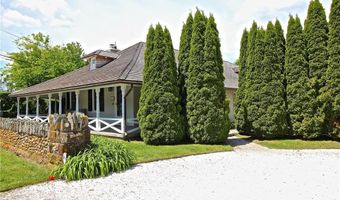 215 Coggeshall Ave, Newport, RI 02840
