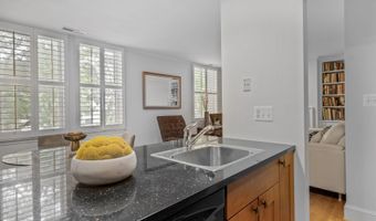 220 13TH St SE 14, Washington, DC 20003