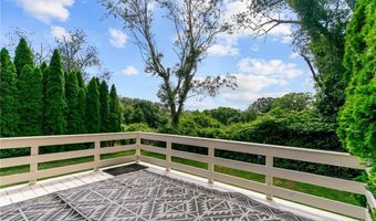 43 Peckham Pl, Bristol, RI 02809
