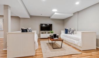 9908 KENTSDALE Dr, Potomac, MD 20854