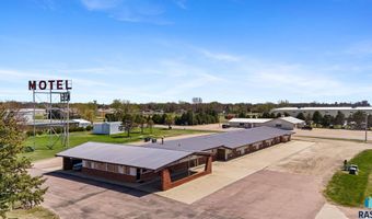 1409 Cedar St, Beresford, SD 57004