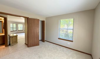 1111 Saint Andrews Ct, Algonquin, IL 60102