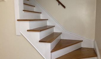 285 Knollwood Ave, Cranston, RI 02910