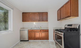 4 Burlingame Ct, Ann Arbor, MI 48108
