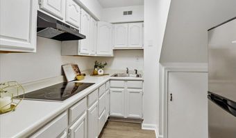 5222 POOKS HILL Rd #E-31, Bethesda, MD 20814