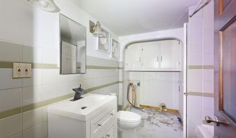 445 W River Rd, Augusta, ME 04330