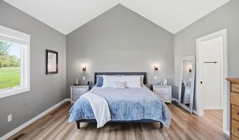 1908 Golfview Dr, Auburn, IN 46706