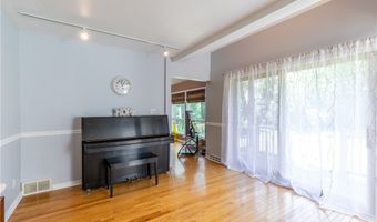 7 Hummingbird Ln, Amherst, NY 14228
