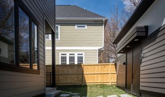 2001 N GEORGE MASON Dr, Arlington, VA 22207