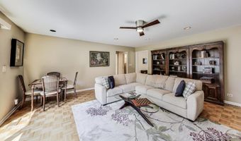 715 W Whiting Ln, Arlington Heights, IL 60004