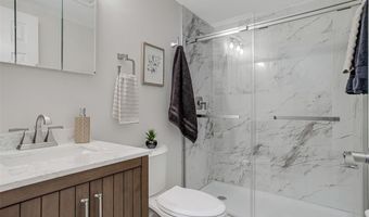 190 Oakbriar Farm Dr, Ballwin, MO 63021