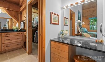221 White Oak Trl, Banner Elk, NC 28604