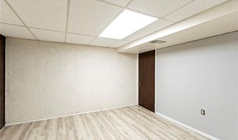 894 Napoli Dr, Ballwin, MO 63021