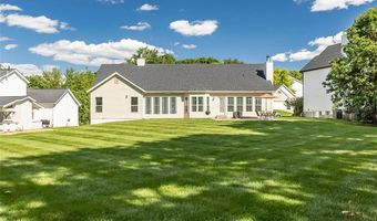 573 Castle Ridge Dr, Ballwin, MO 63021