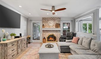 806 Hollyridge Dr, Ballwin, MO 63011