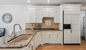 14 Aspen Ln, Bedford, NH 03110