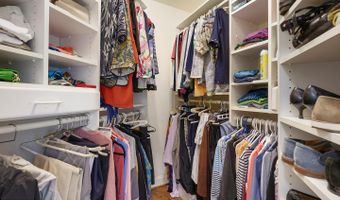 9209 TOWN GATE Ln, Bethesda, MD 20817