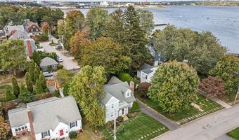 12 Harbour Ter, Cranston, RI 02905